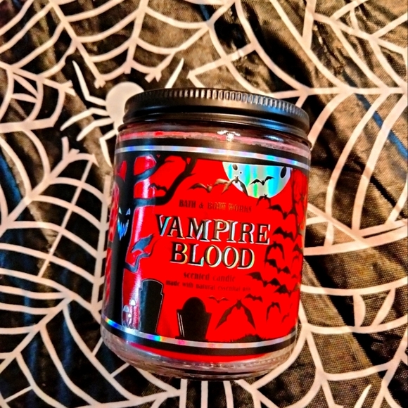 Vampire Blood Bath and Body Works single wick candle NWT Halloween vampire - Picture 1 of 1